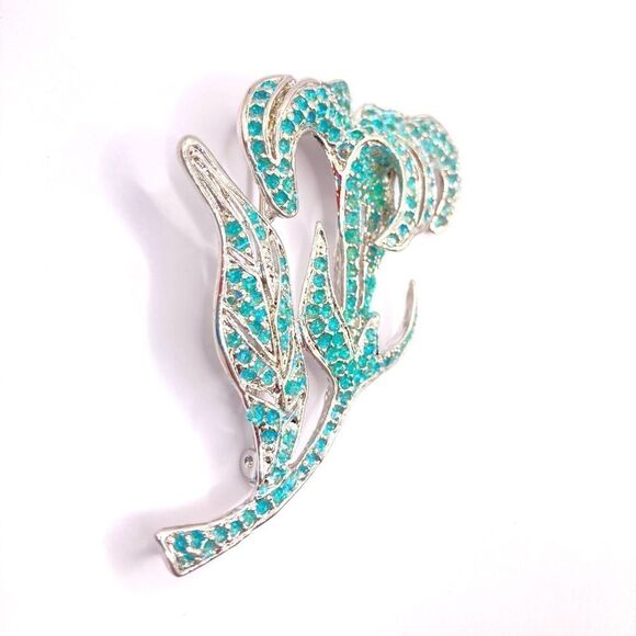 Silver lily flower glitter brooch pin - Picture 2 of 4